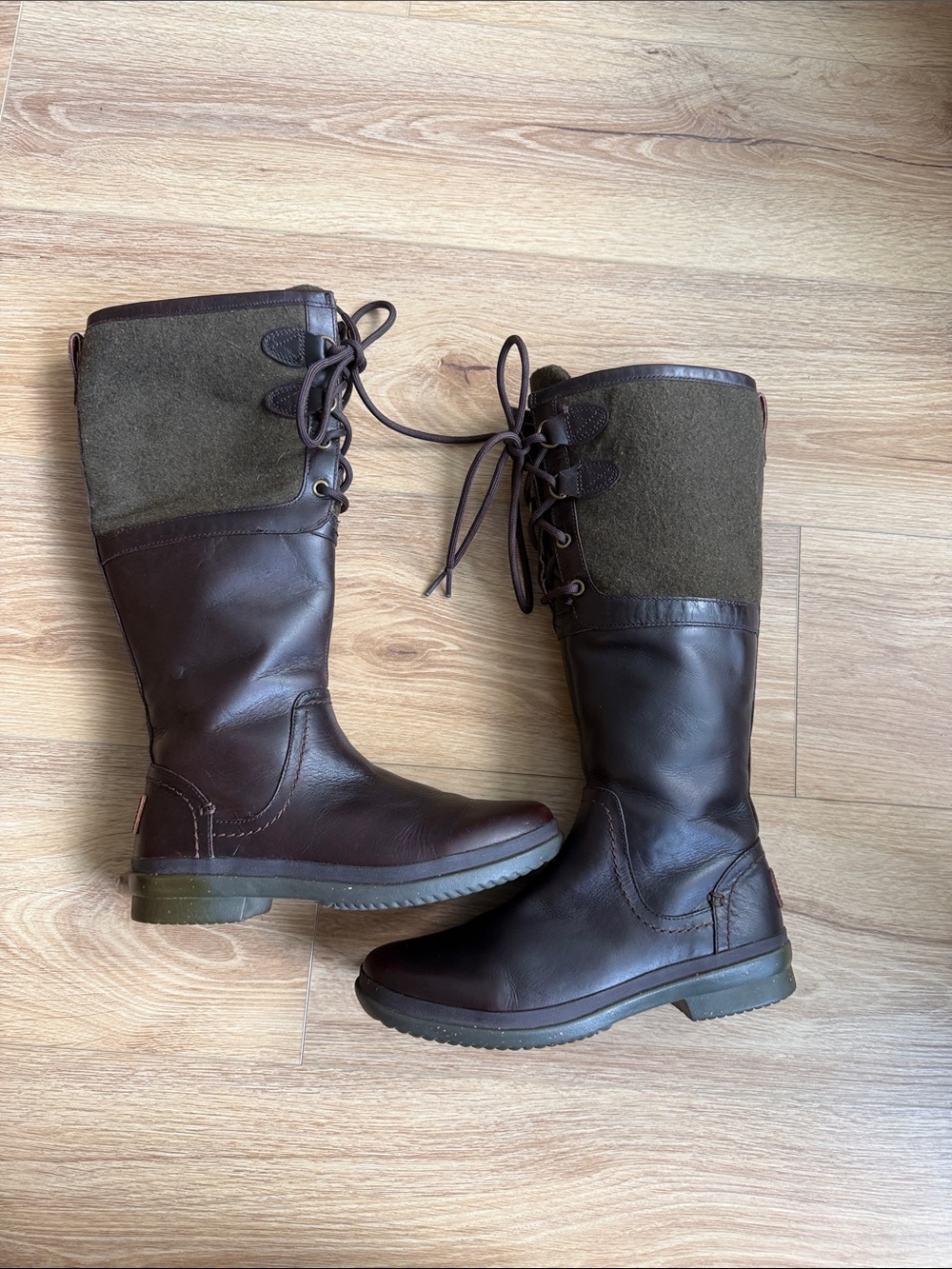 UGG Australia Tall Elsa Riding Boots Women’s Size 6 Leather & Wool w/half zip